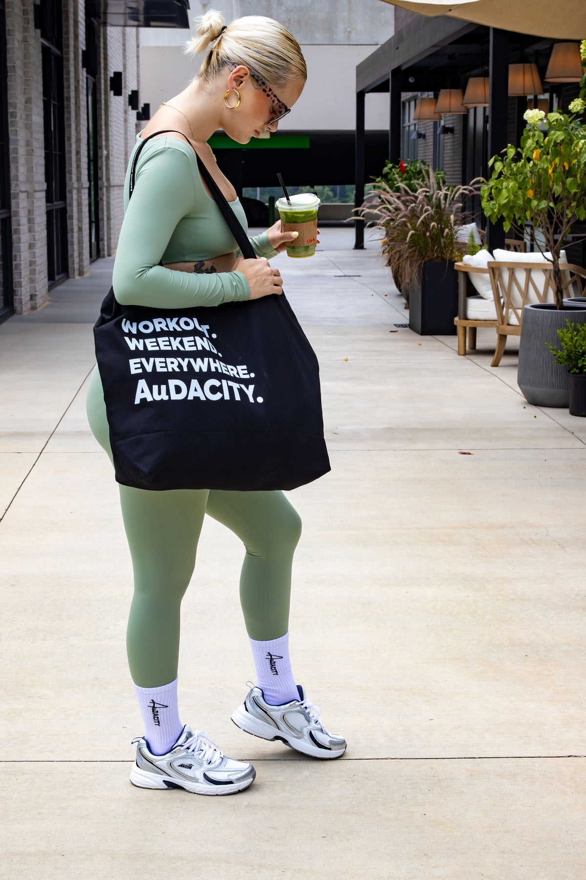 WORKOUT. WEEKEND. EVERYWHERE. Tote